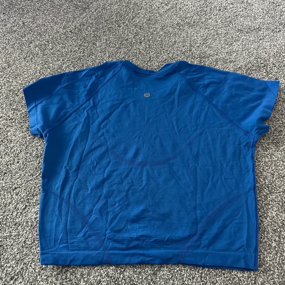 lululemon athletica Blue Crop Top - Picture 2 of 2